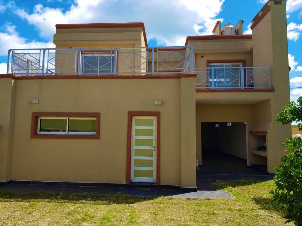 Casa en El Campanario - Crespo