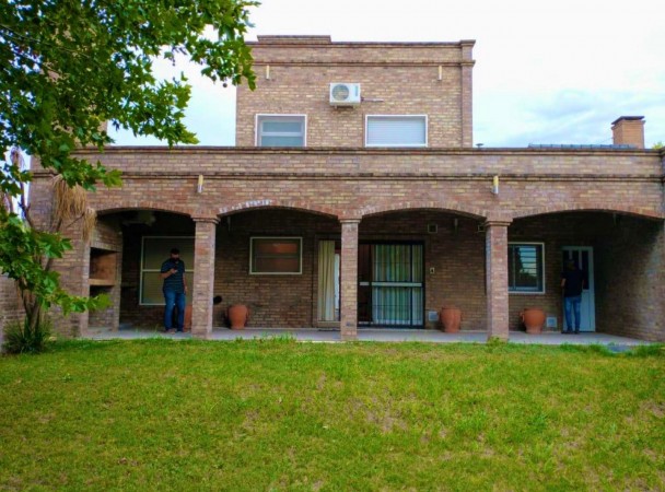 Extraordinaria casa de lujo a estrenar en Viale