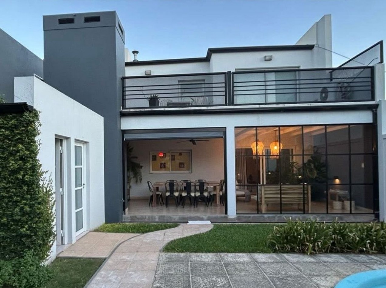 CASA EN CRESPO 