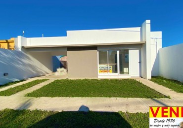 Venta de casa con diseño moderno 